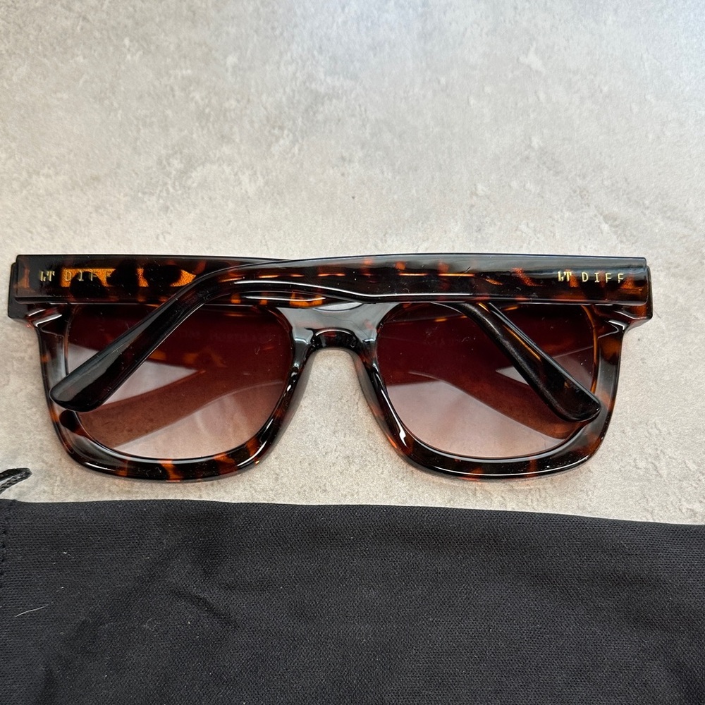 Diff Eyewear Makay Tortoise Shell Sunglasses - image 3